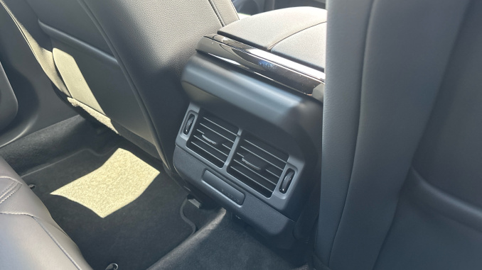 Land Rover Discovery Sport 2.0 D200 Metropolitan 5dr Auto [5 Seat] Diesel Station Wagon - Image 18